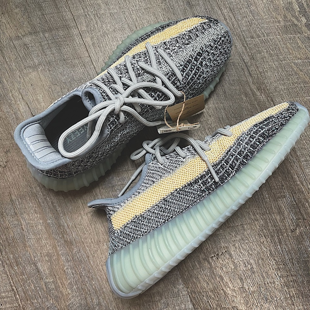 Yeezy 350v in Ashblue